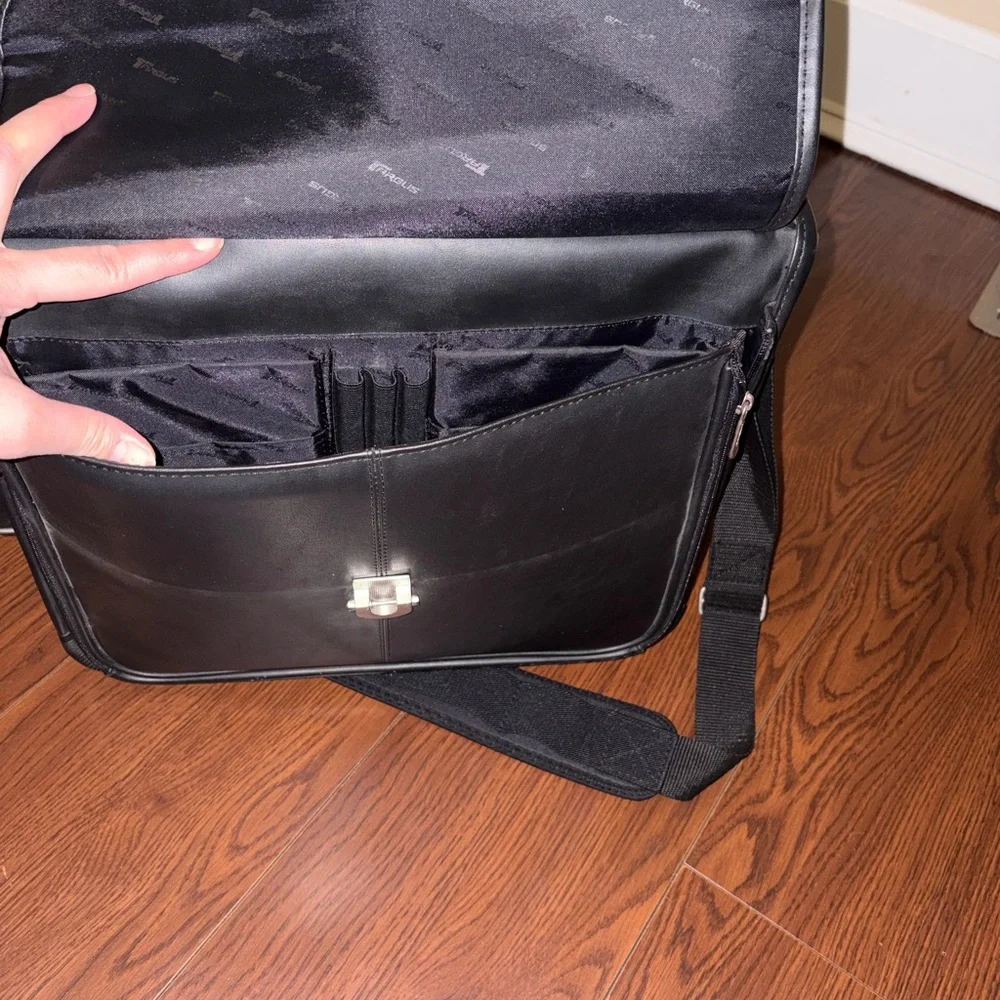 Targus Black Leather Briefcase with Silver Hardware